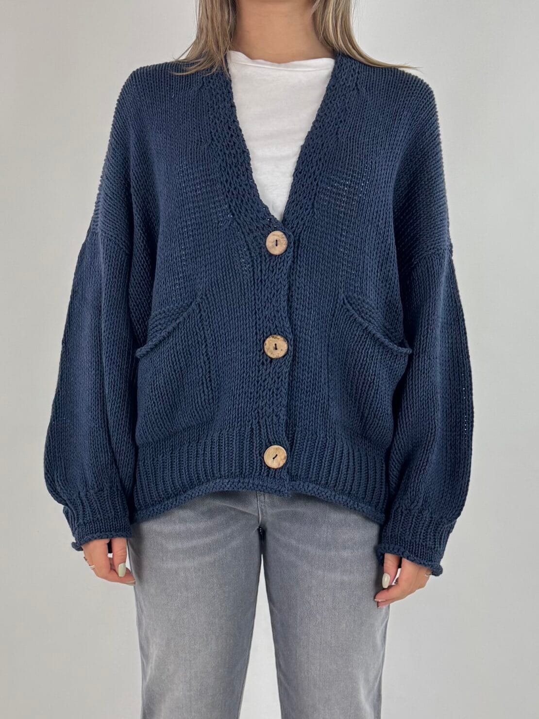 Cardigan bottoni legno blu