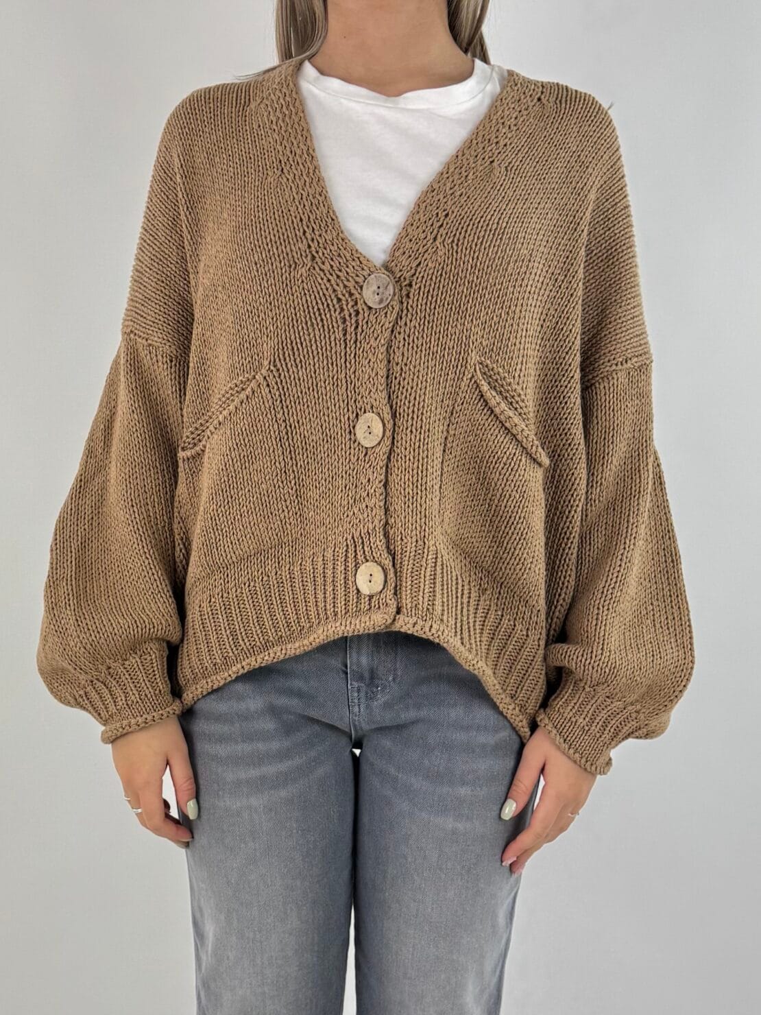 Cardigan bottoni legno cammello