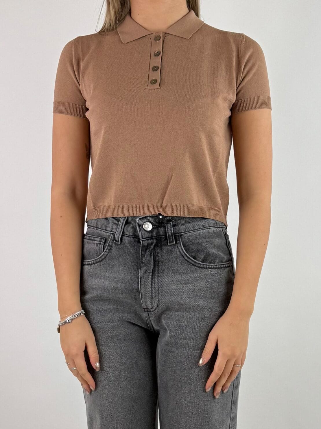 Polo crop cammello