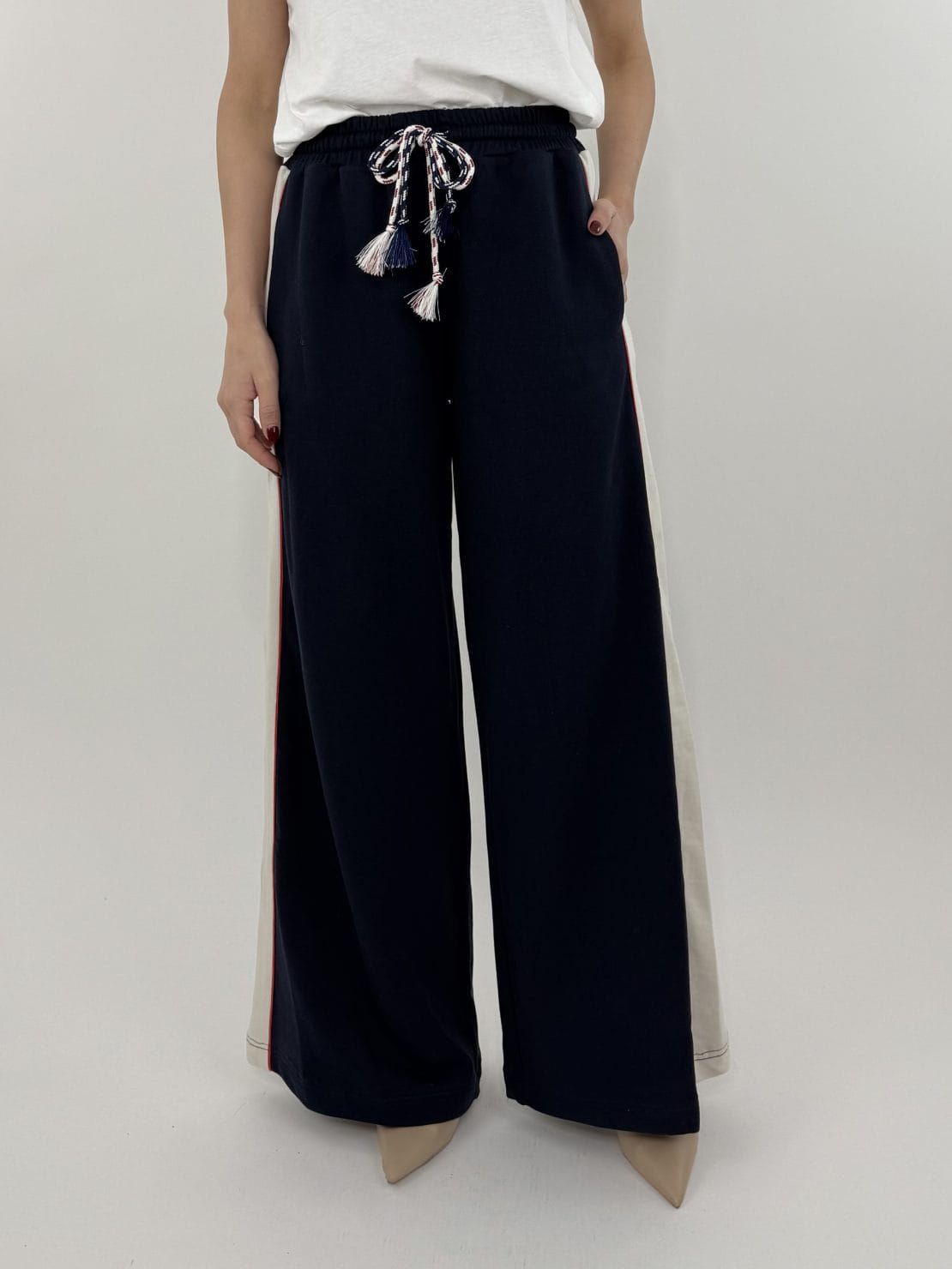 Pantalone garzato blu banda laterale