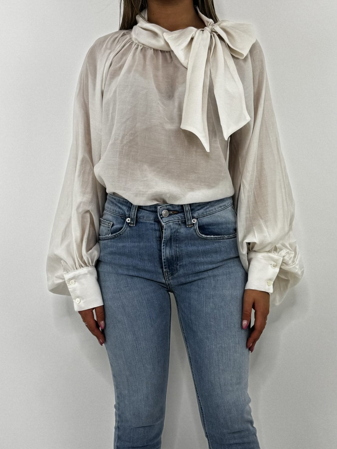 Blusa con fiocco lyocel burro