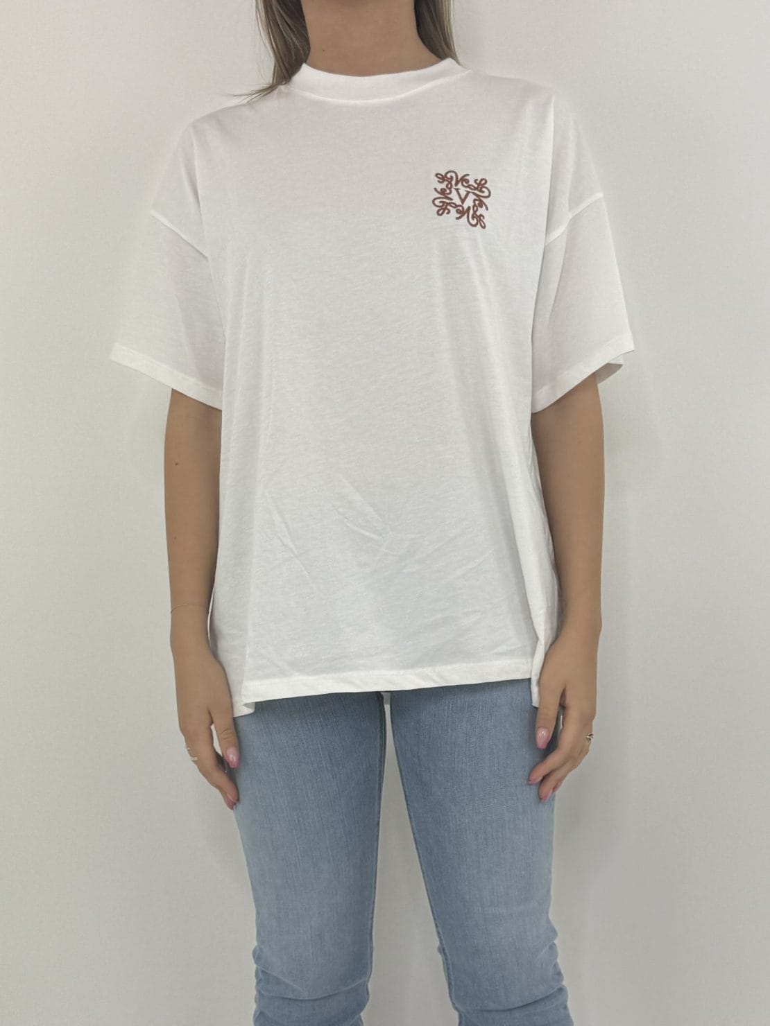 T-shirt ricamo piccolo bianco