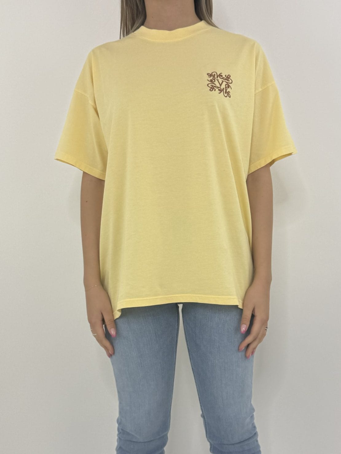T-shirt ricamo piccolo giallo