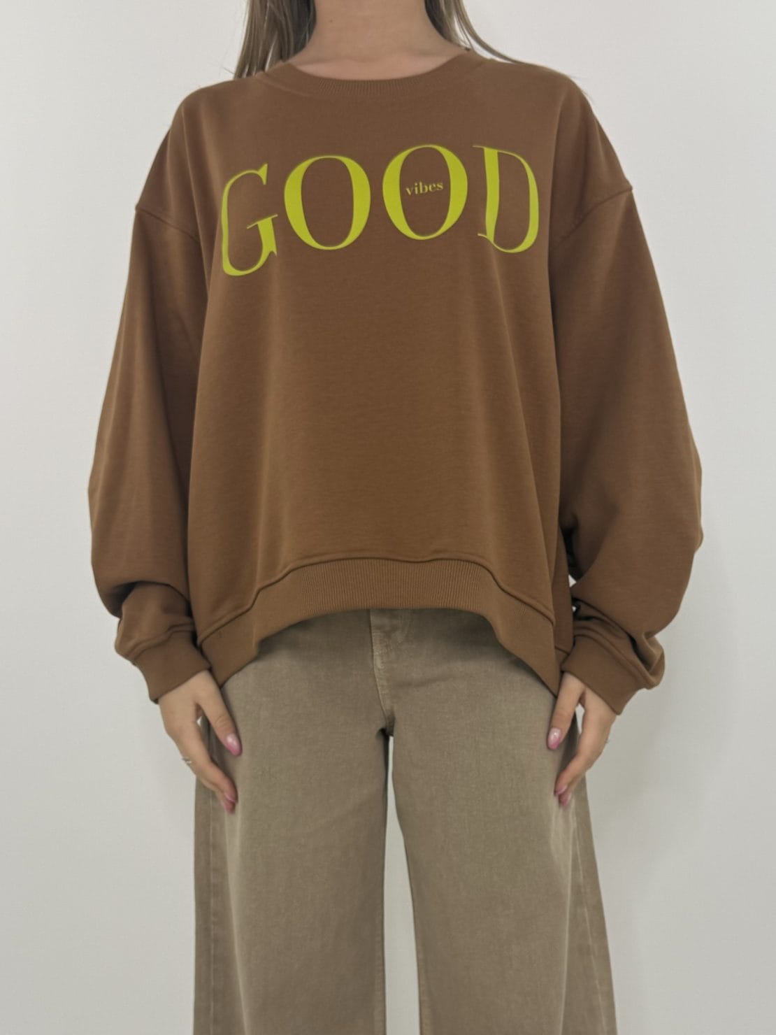 Felpa good vibes cammello