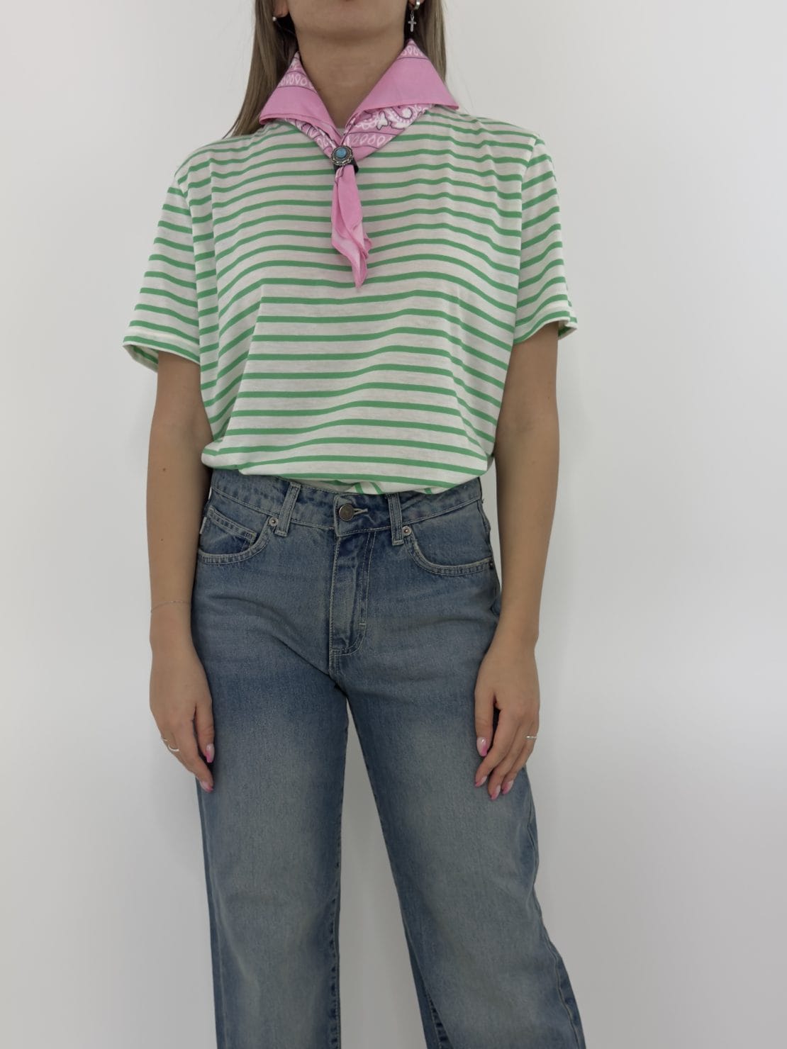 T-shirt riga verde con bandana