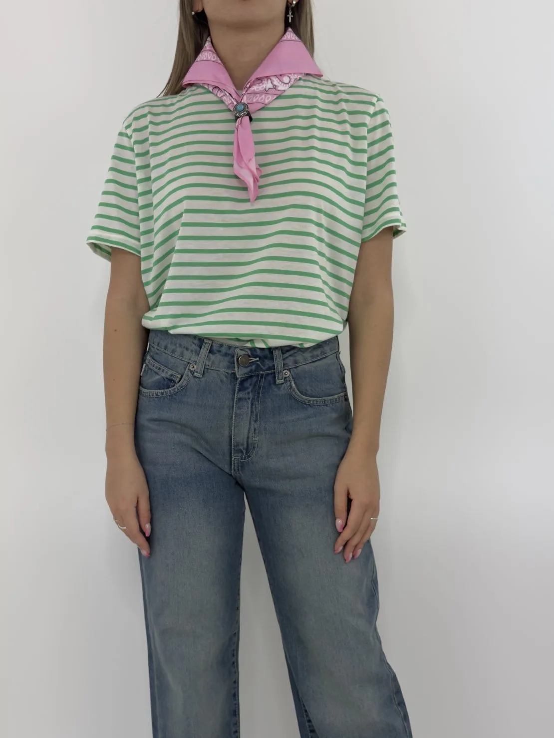 T-shirt riga verde con bandana