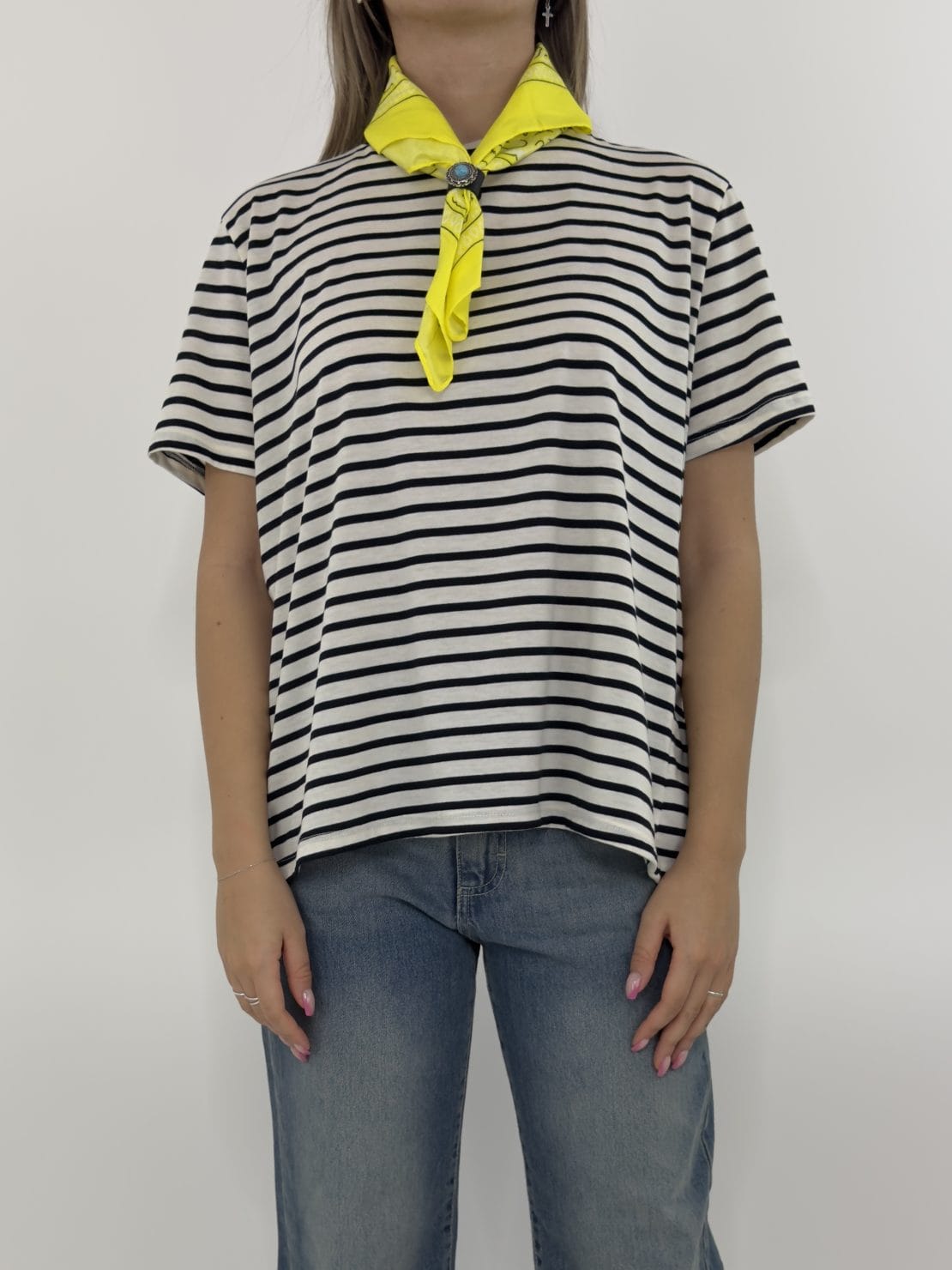 T-shirt riga blu con bandana gialla