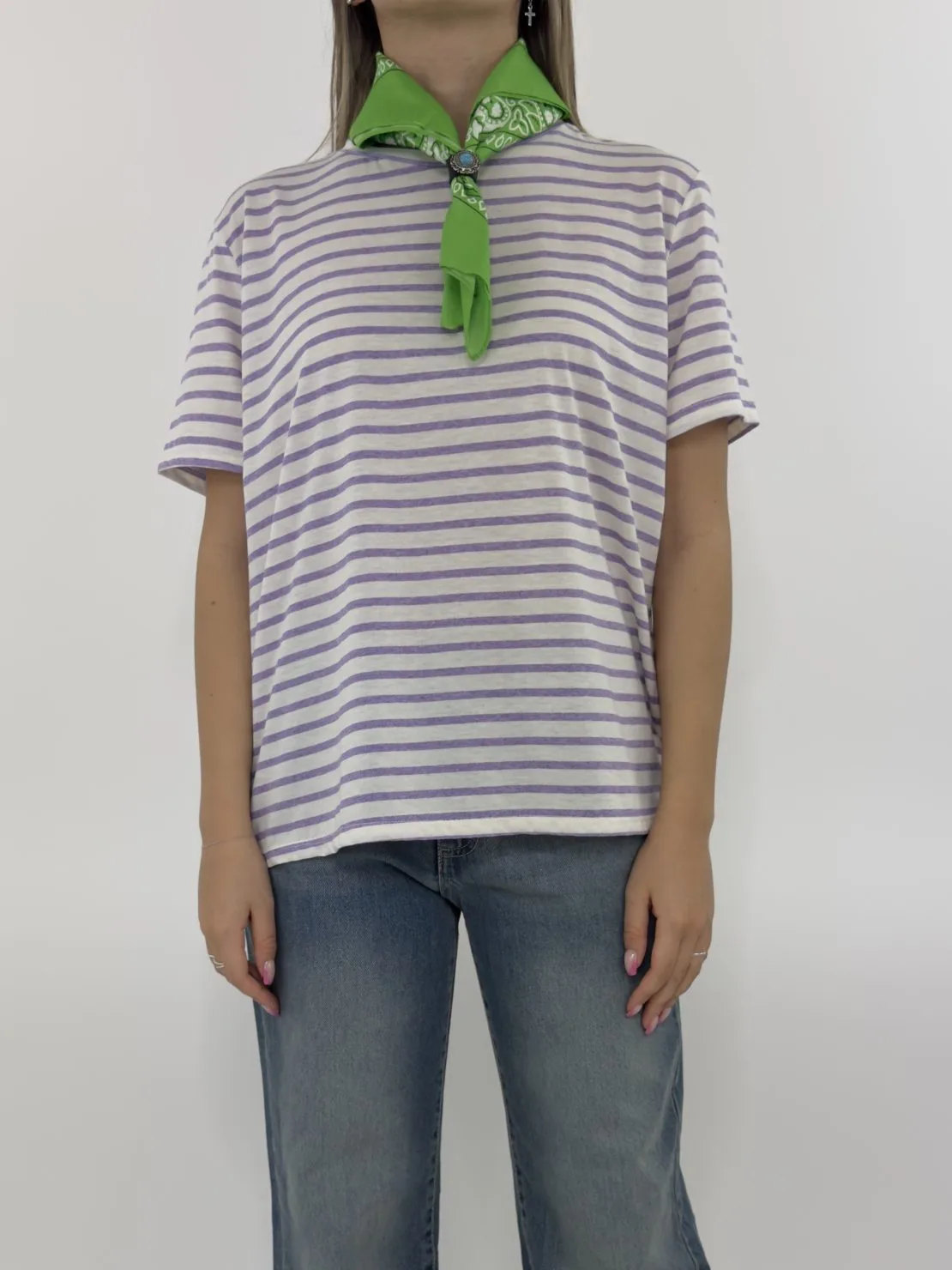 T-shirt riga lilla con bandana