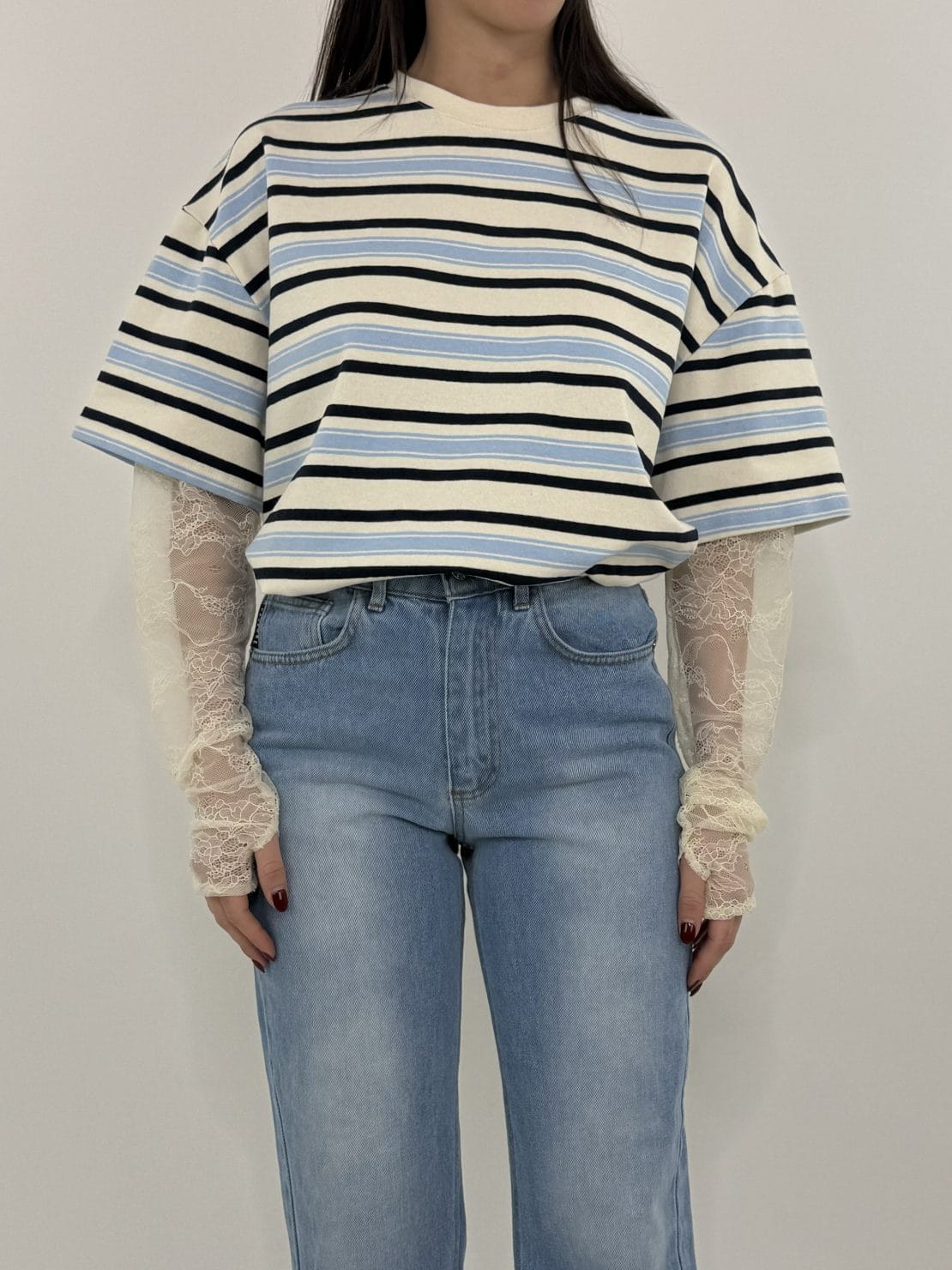 T-shirt righe bianche/blu/azzurre con pizzo