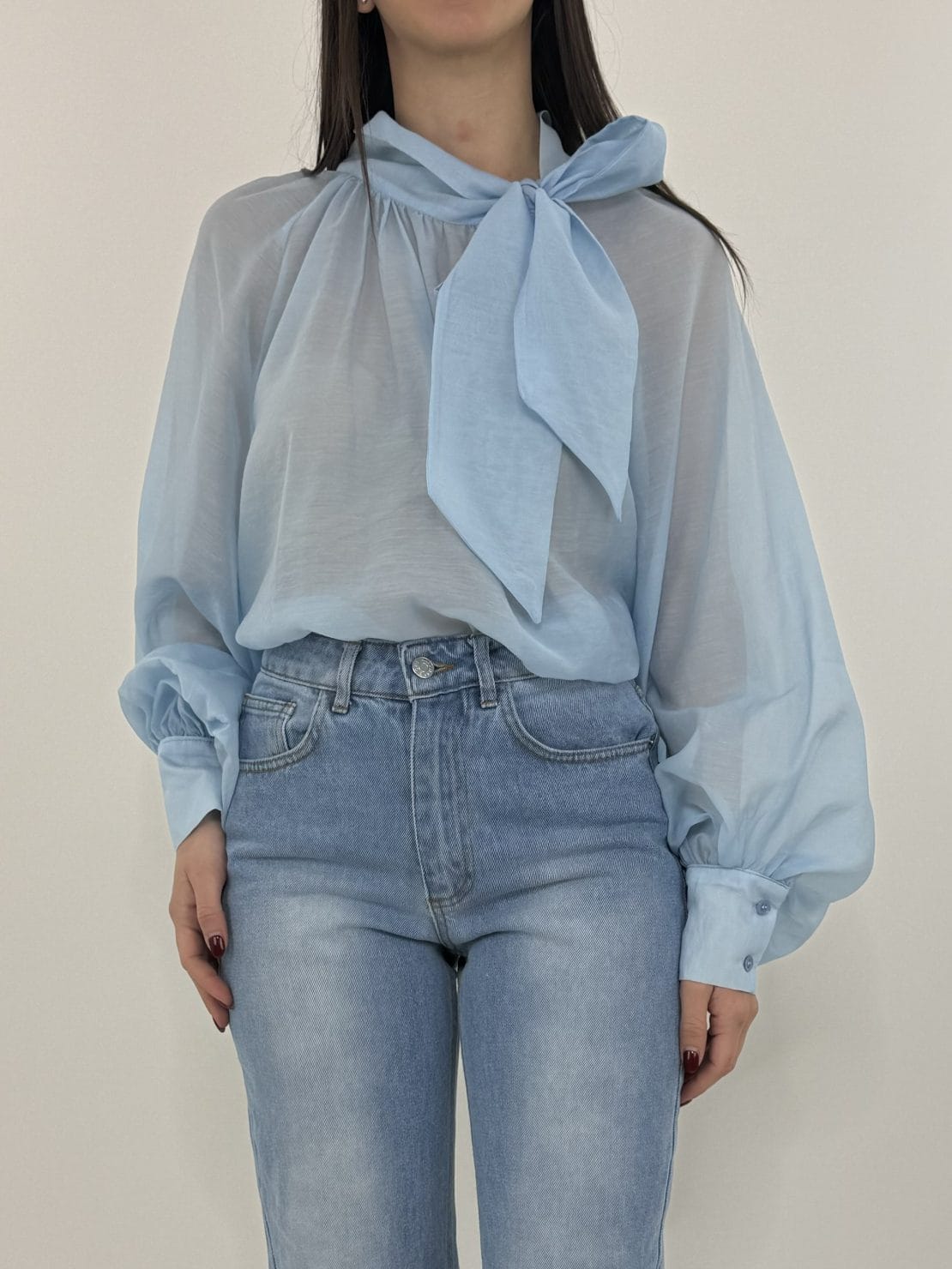 Blusa con fiocco lyocell celeste