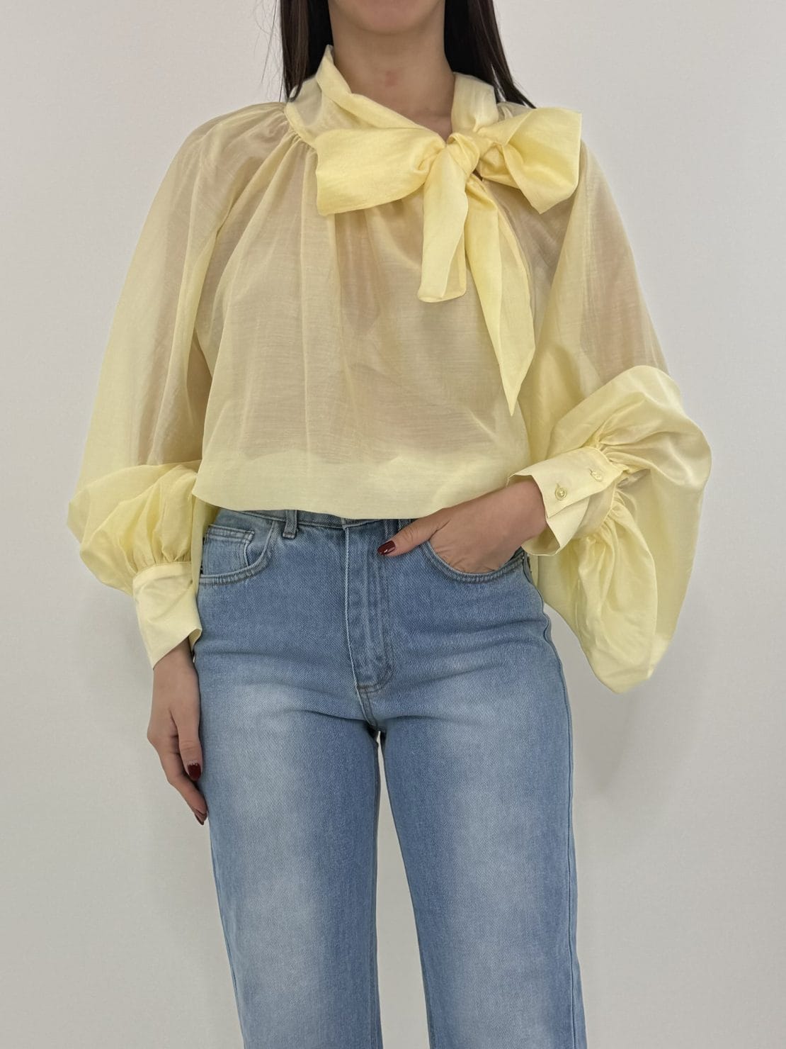 Blusa con fiocco lyocell gialla