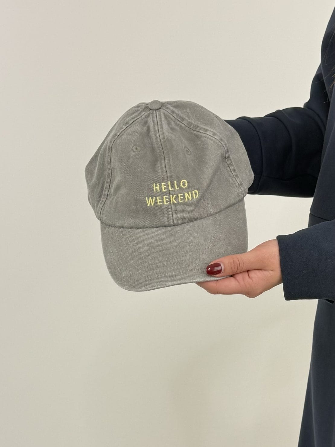 Cappellino hello weekend grigio