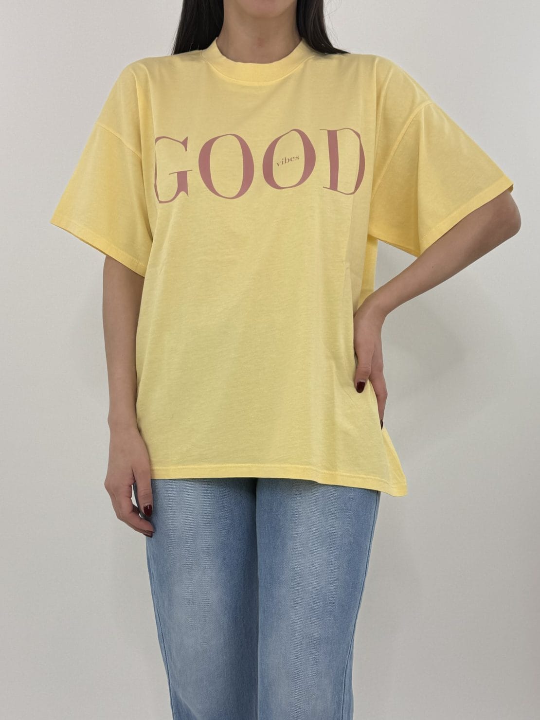 T-shirt good vibes gialla