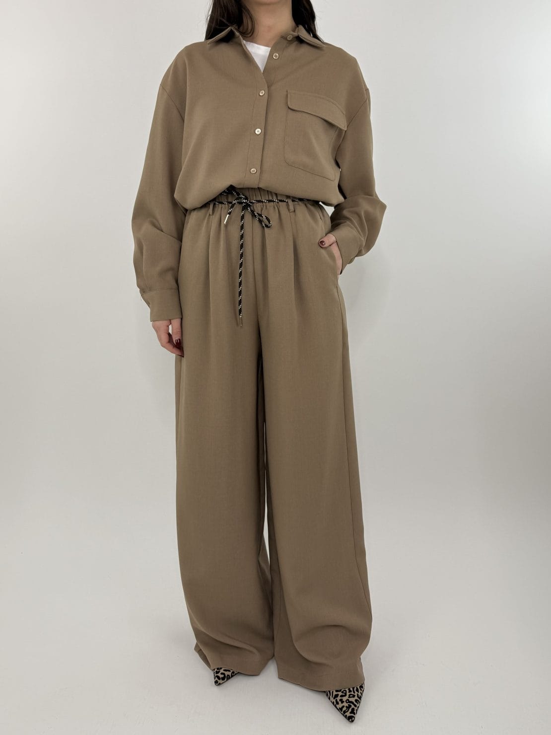 Pantalone una taschina fango