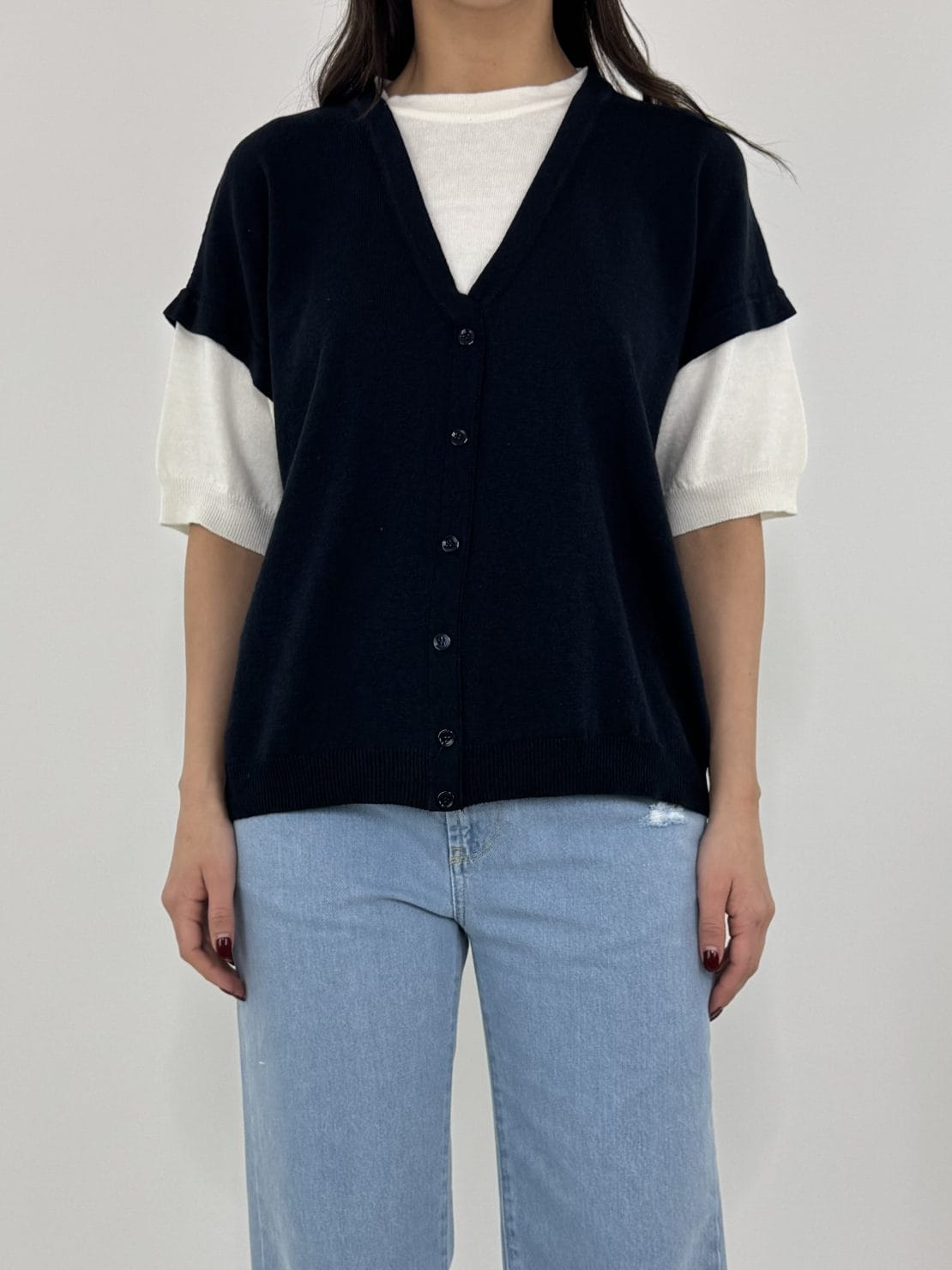 Maglia blu dettagli bianchi
