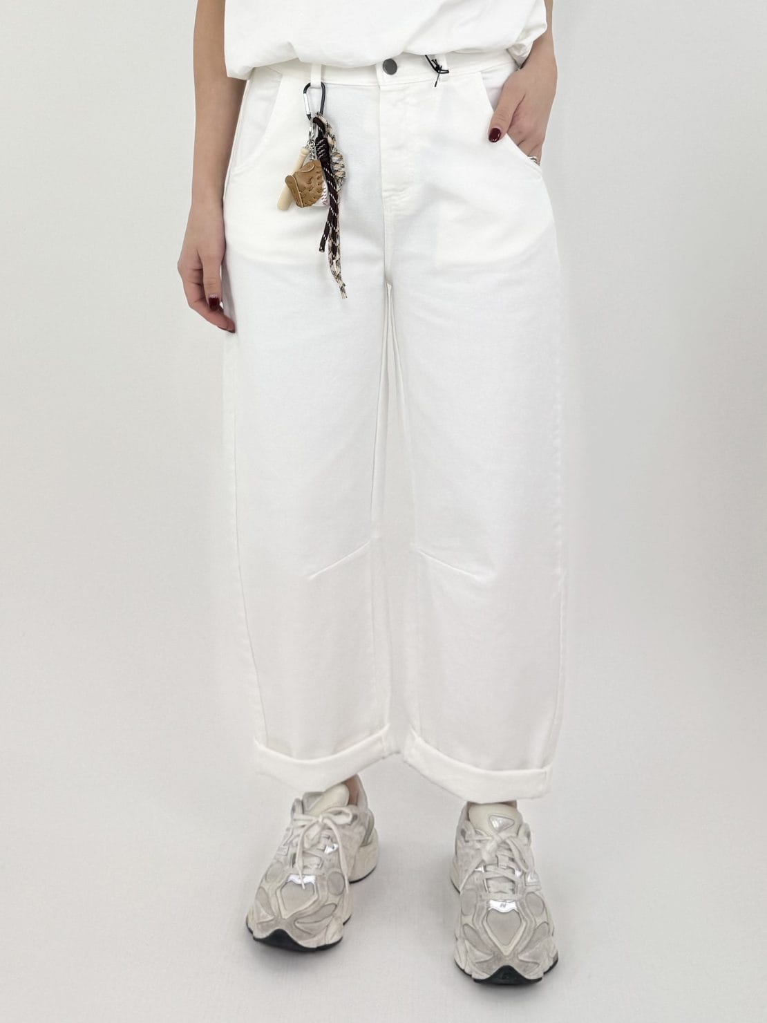 Pantalone con charms latte