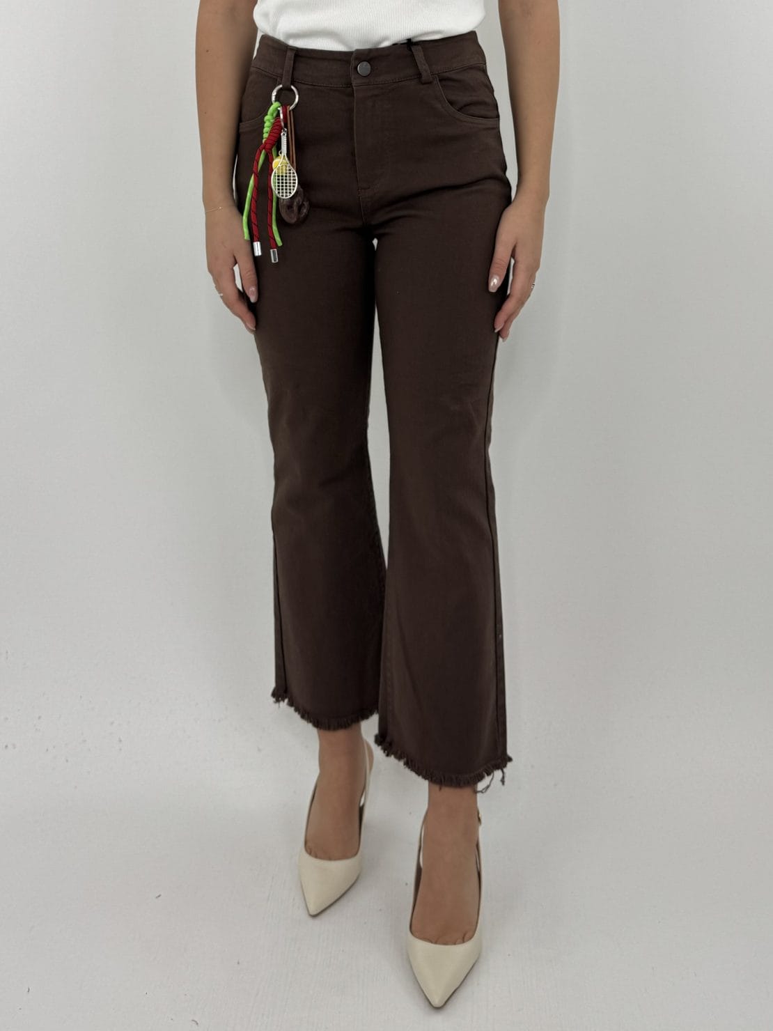 Pantalone marrone charms colorati