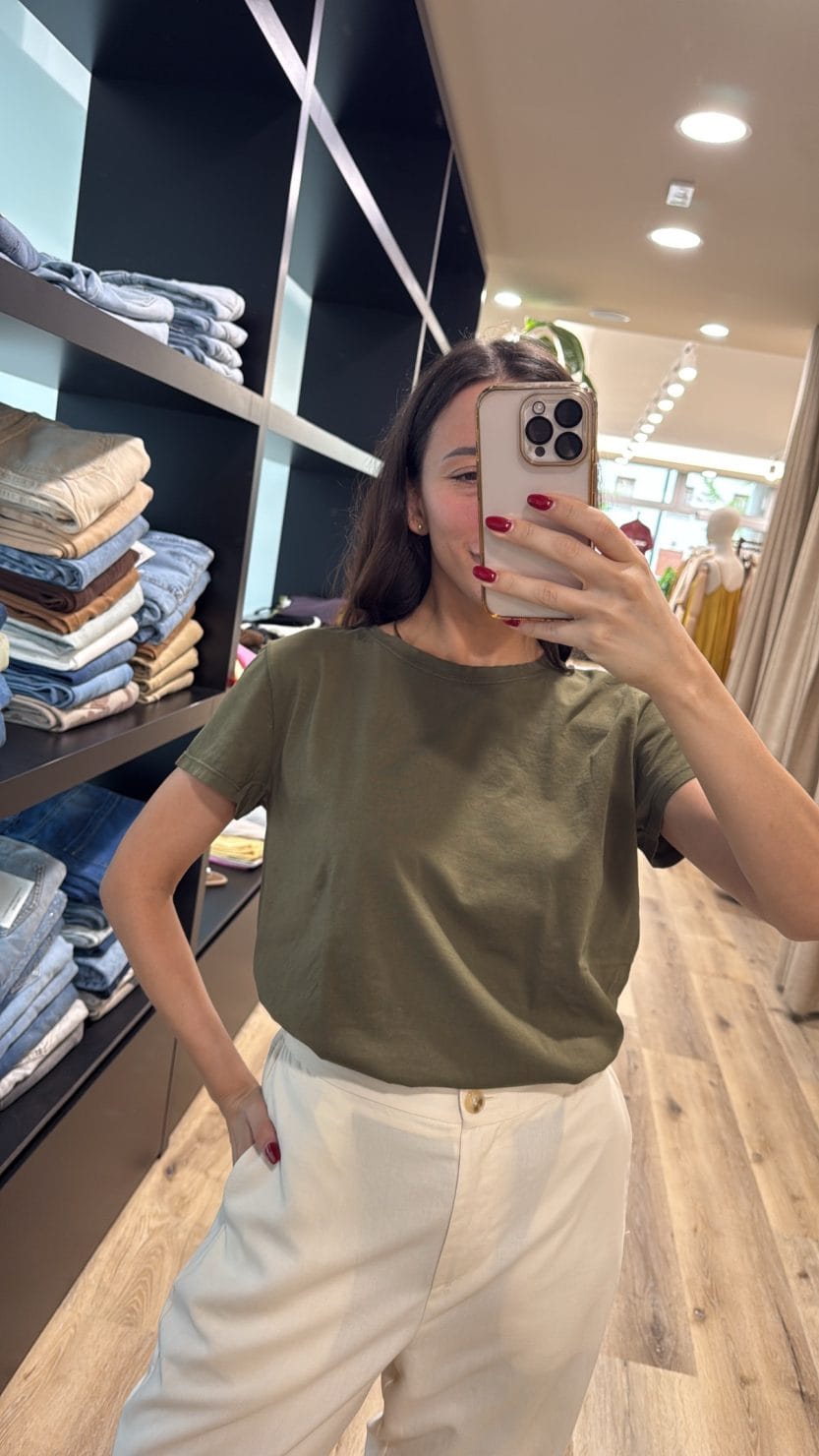 T-shirt basica slim militare