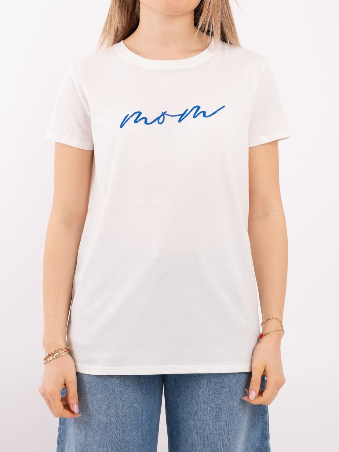 T-shirt mom