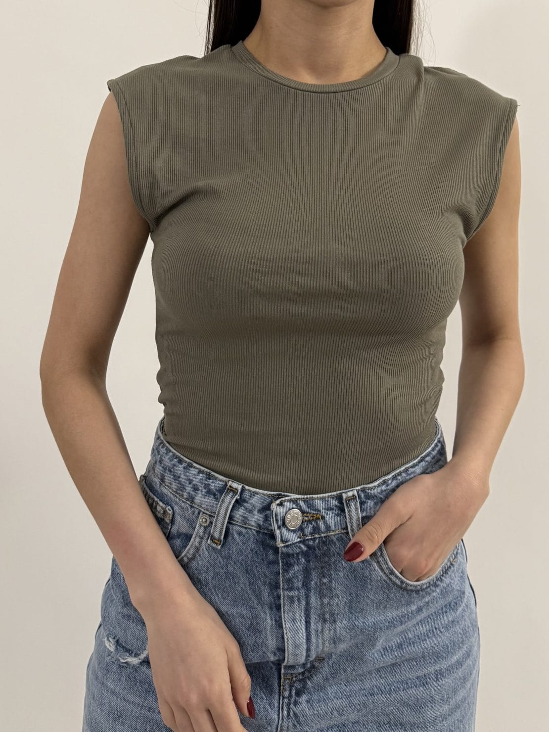 Body smanicato verde