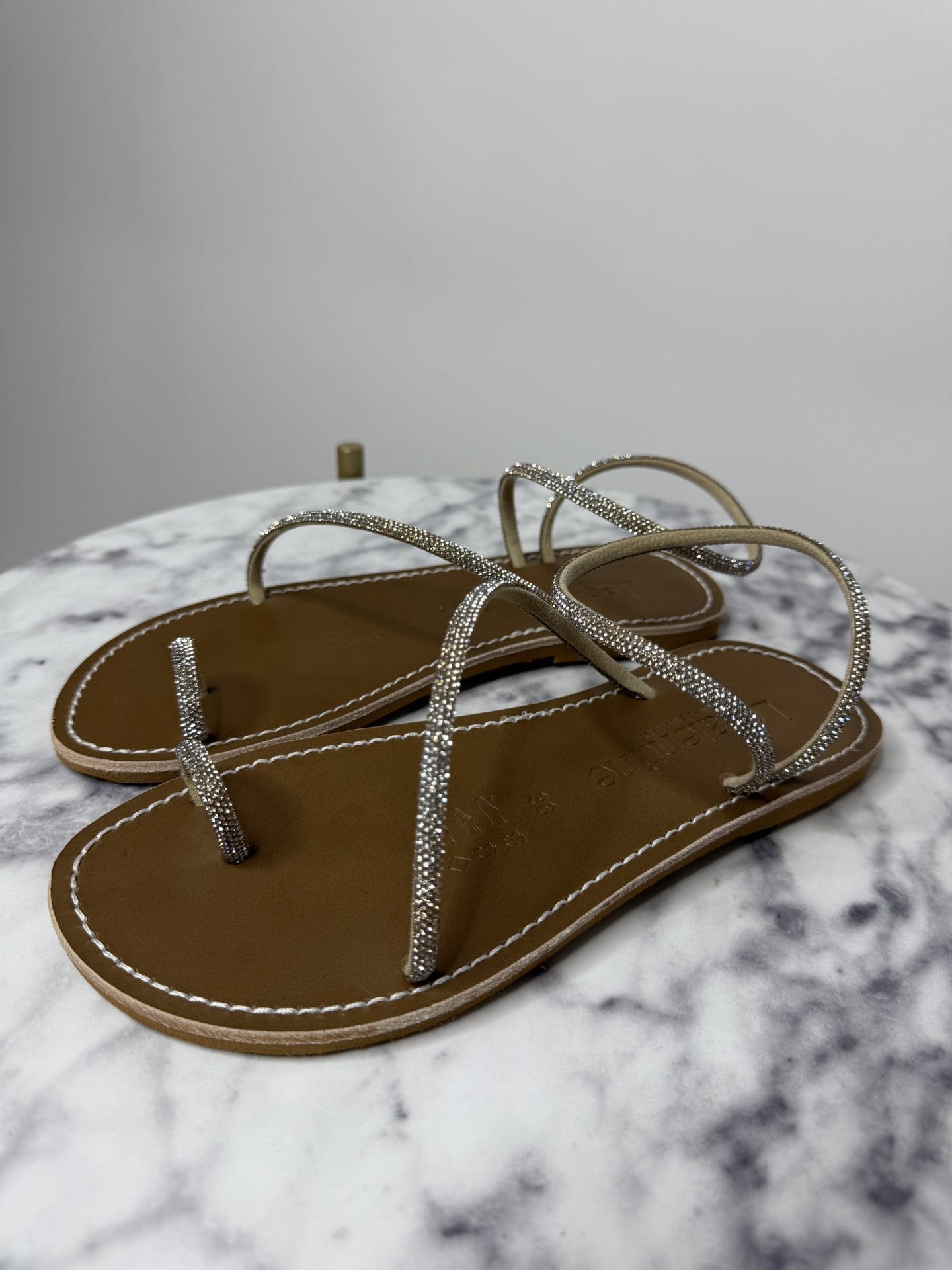 Sandalo tubo strass oro chiaro