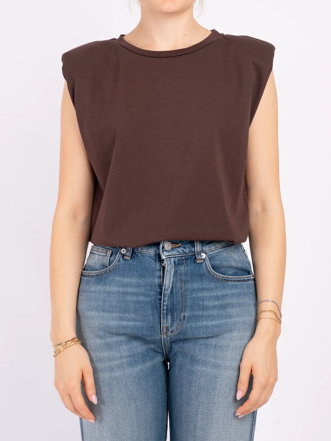 T-shirt smanicata spallone moro