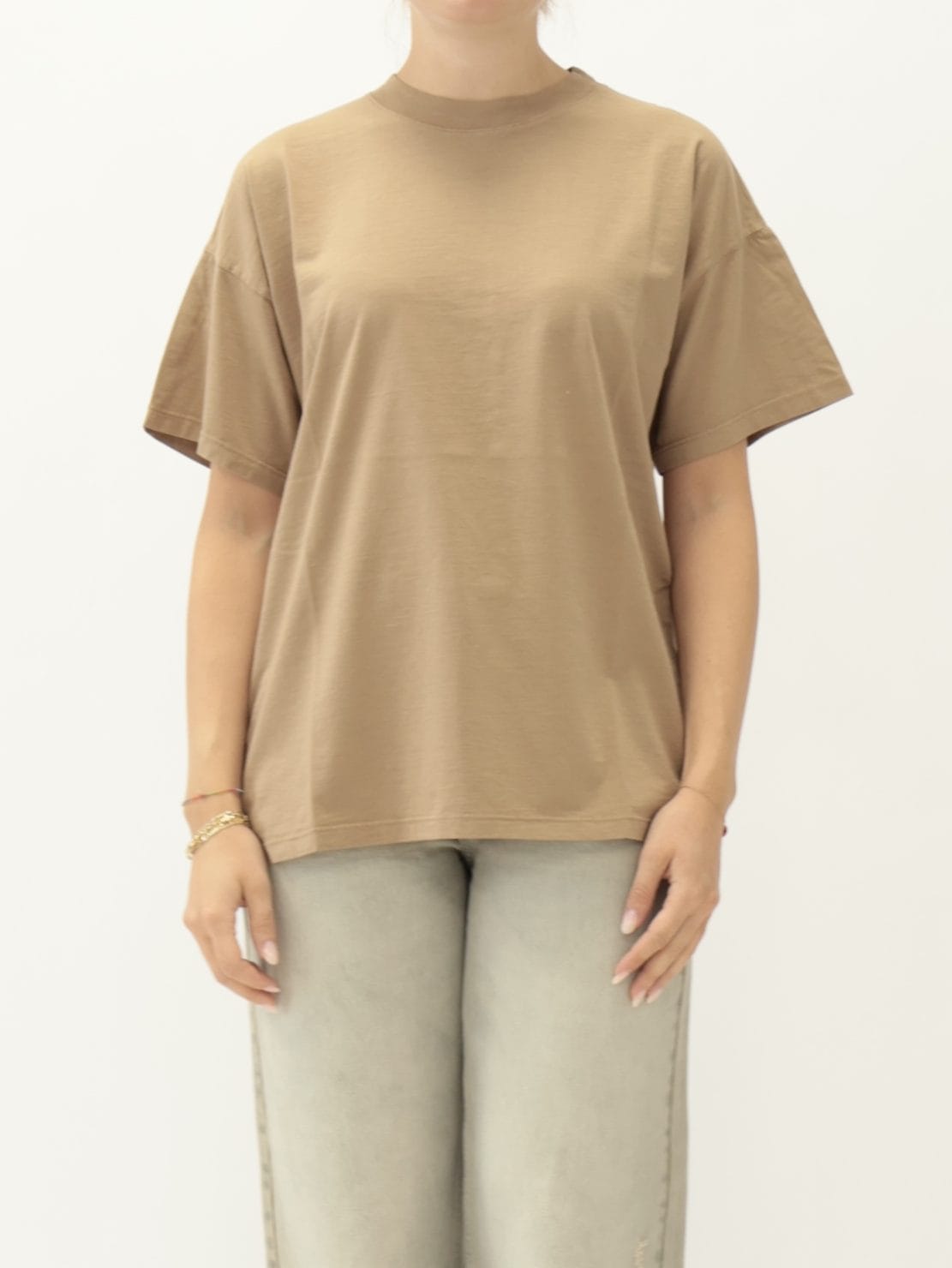T-shirt basica over cammello