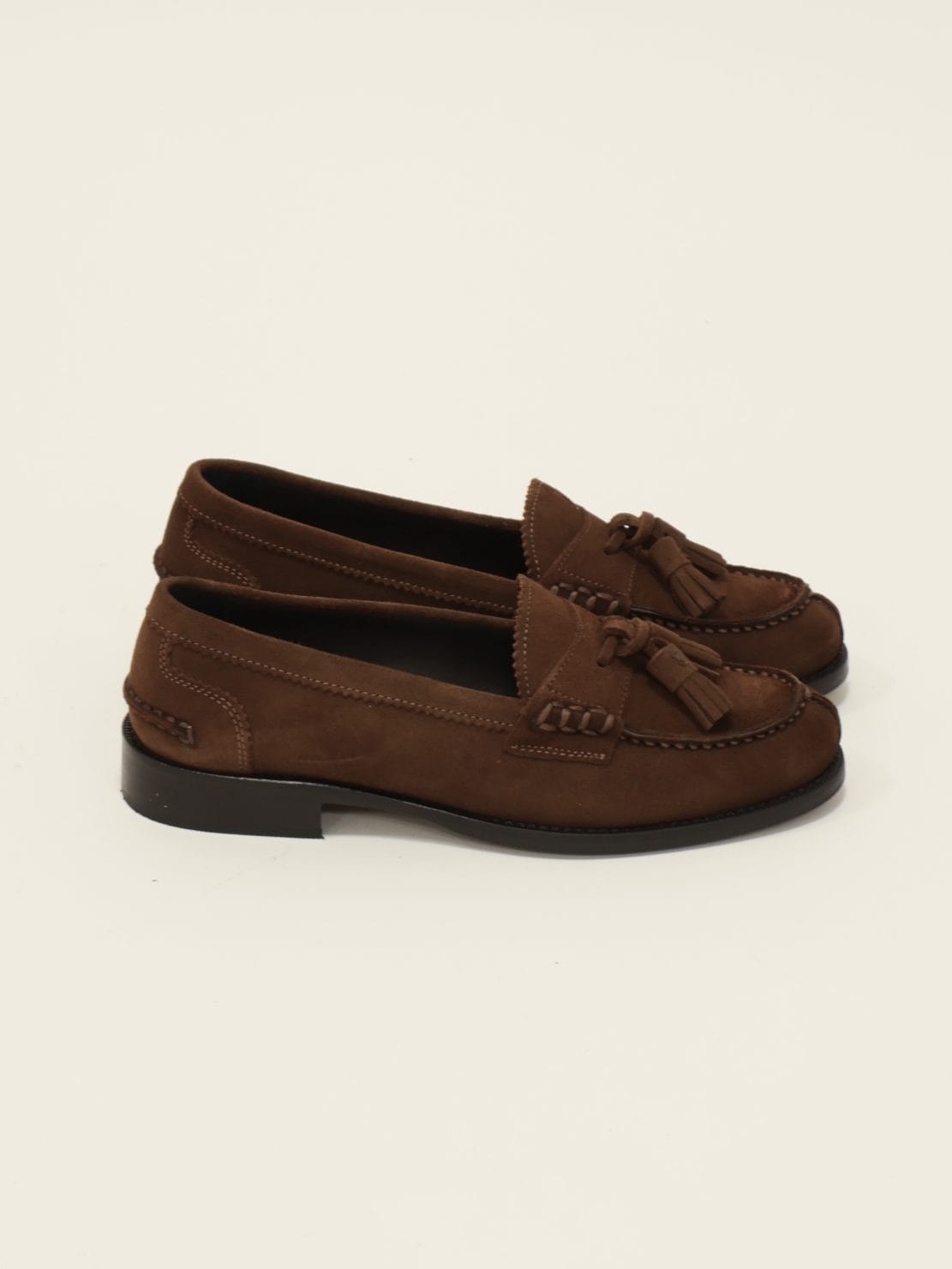 Mocassino scamosciato nappine