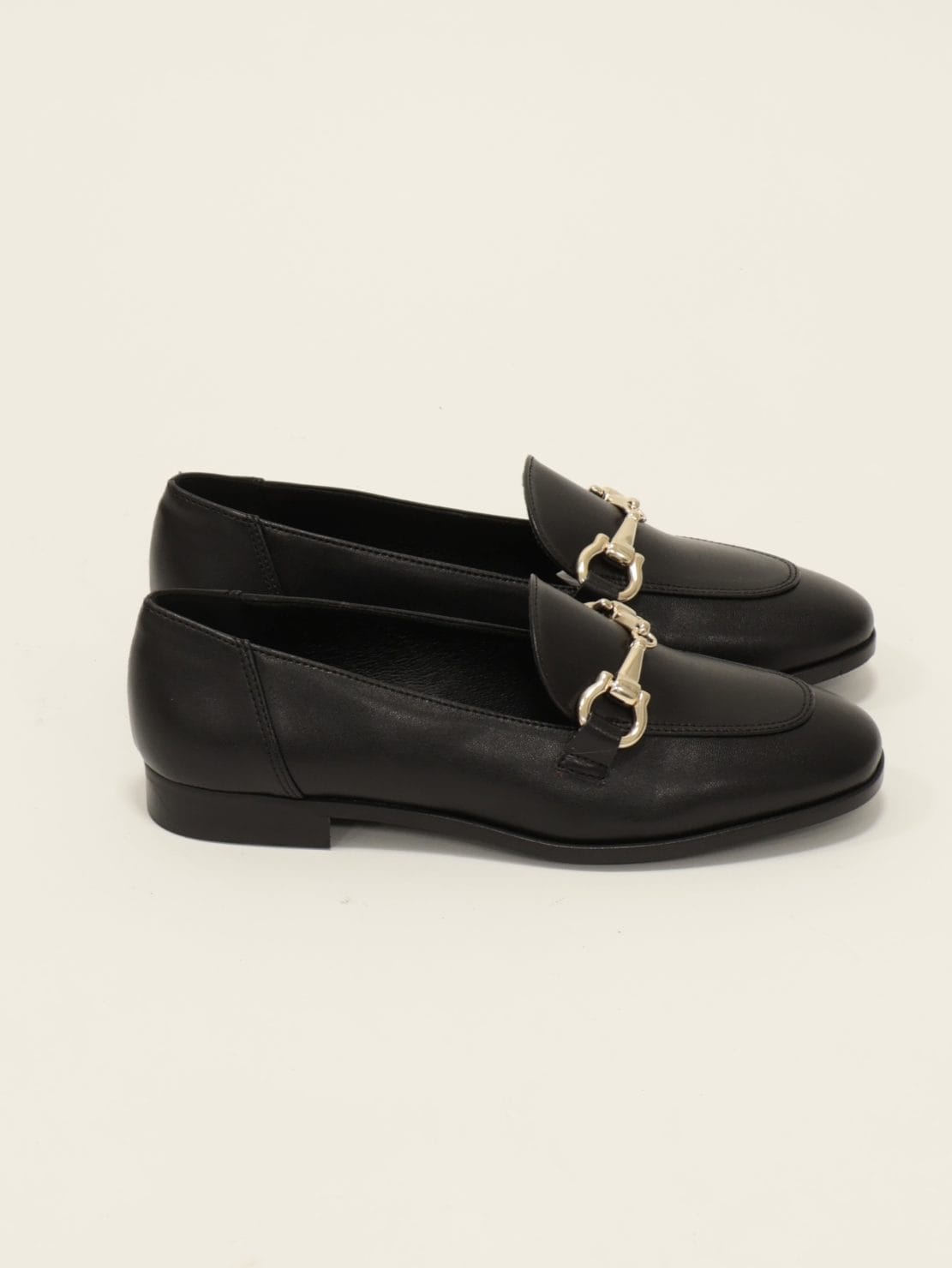 Mocassino fibbia oro