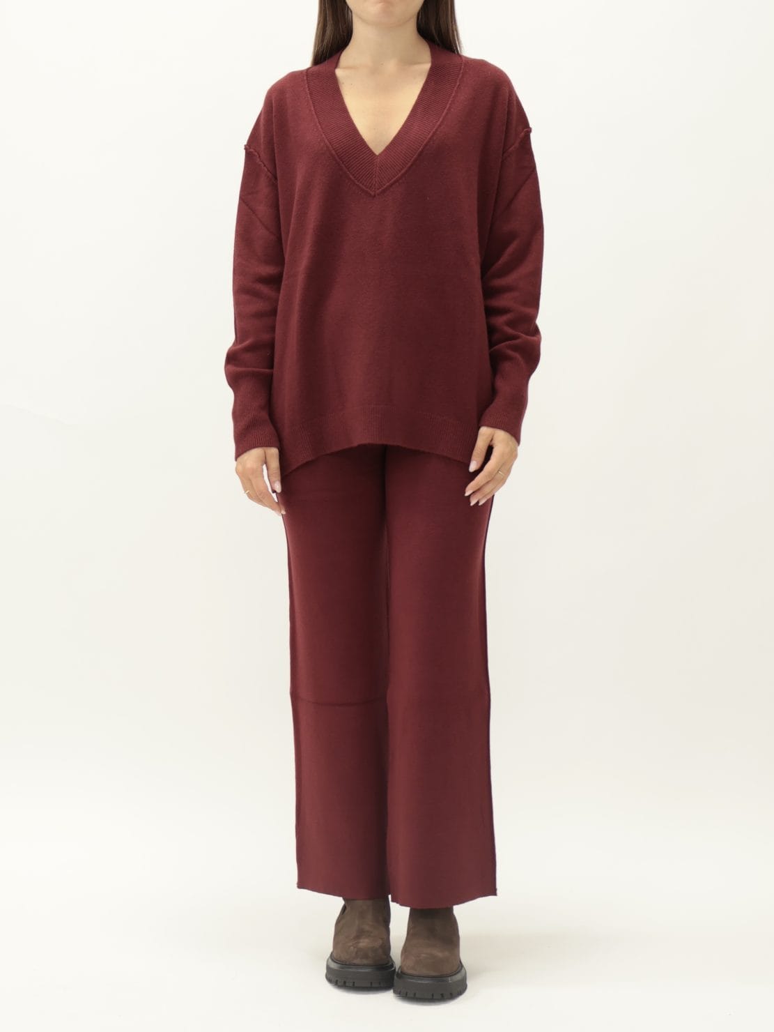 Completo scollo V  bordeaux