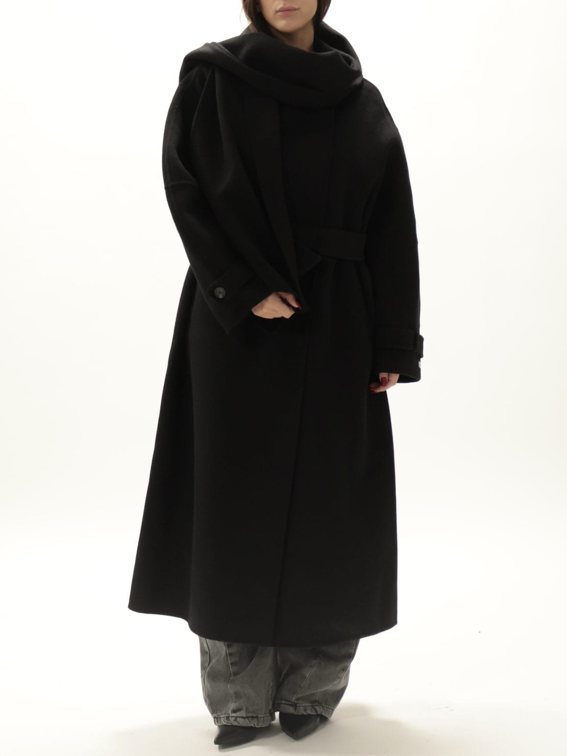 Cappotto spalla scesa e cintura nero