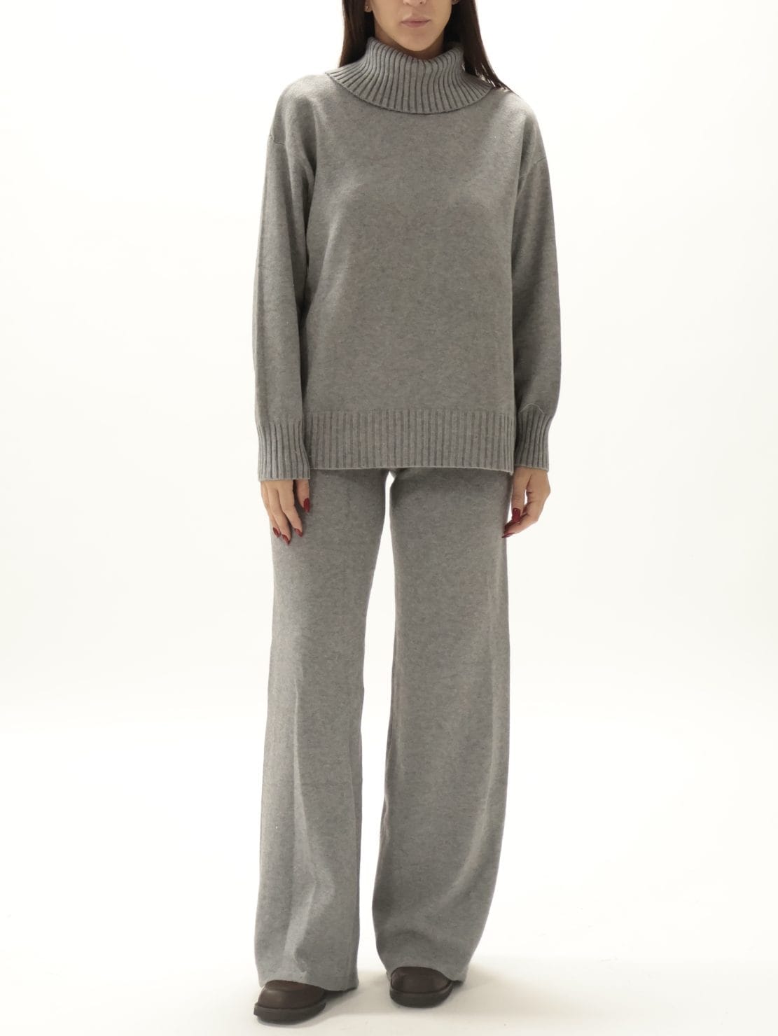 Completo dolcevita + pantalone grigio