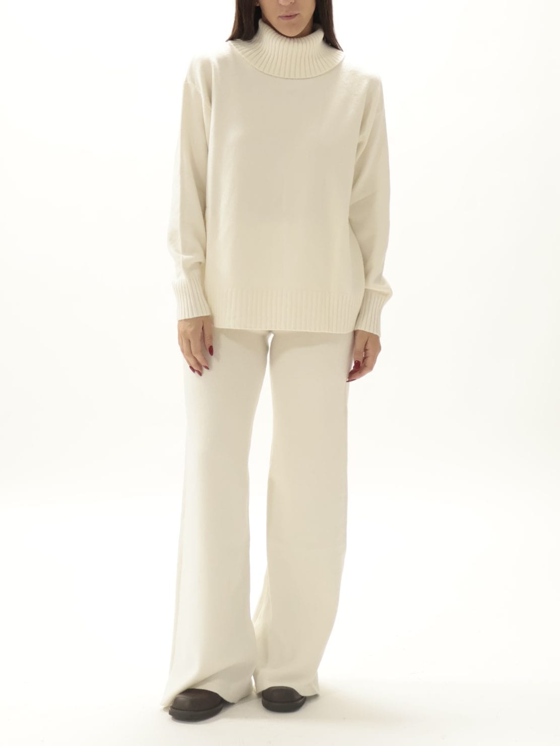 Completo dolcevita + pantalone panna