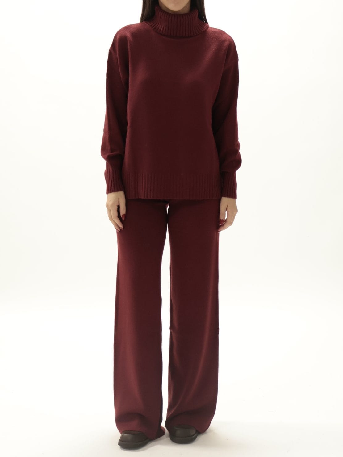 Completo dolcevita + pantalone bordeaux