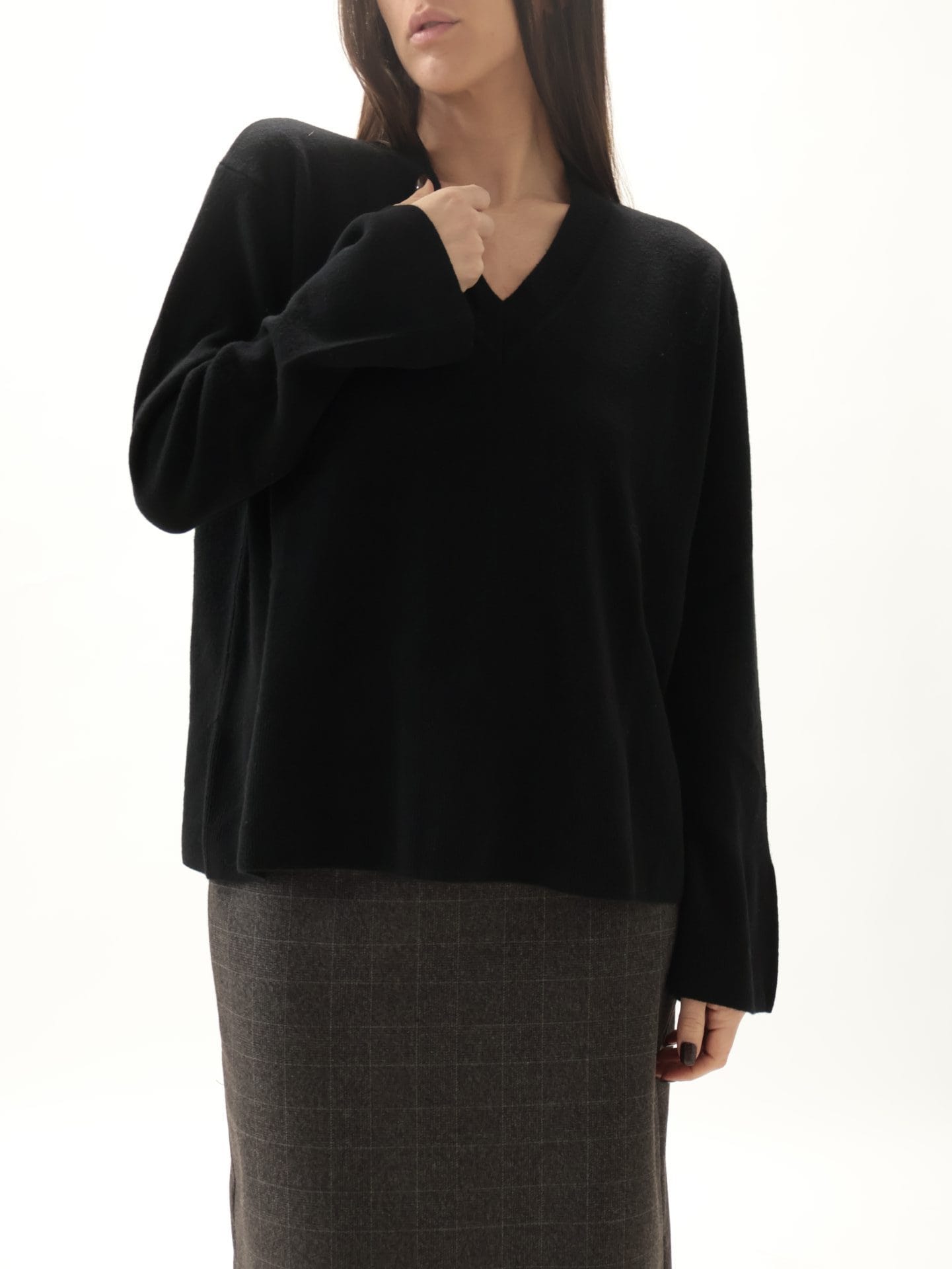 Maglione scollo V 100% lana vergine nero