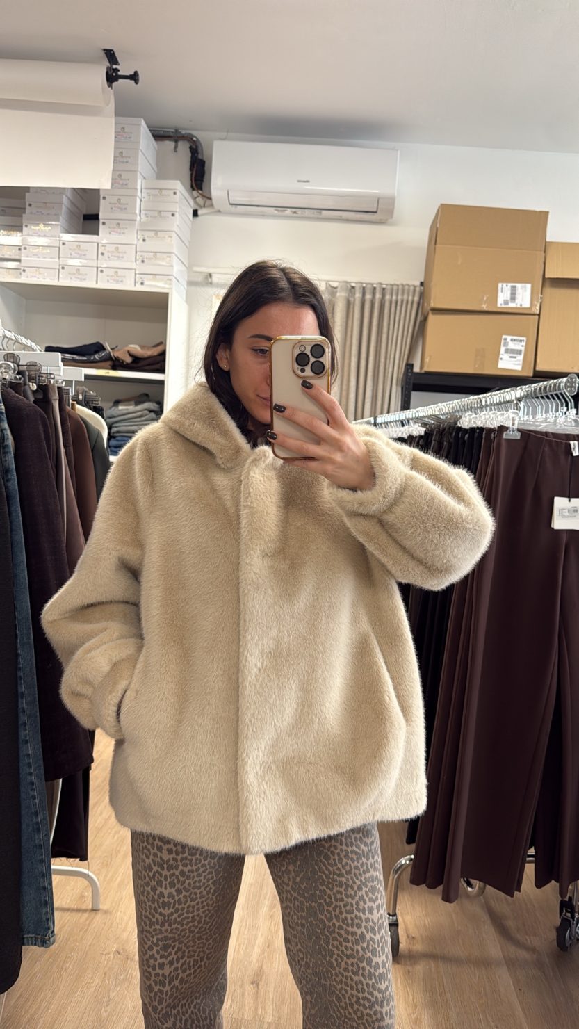 Pelliccia cappuccio panna