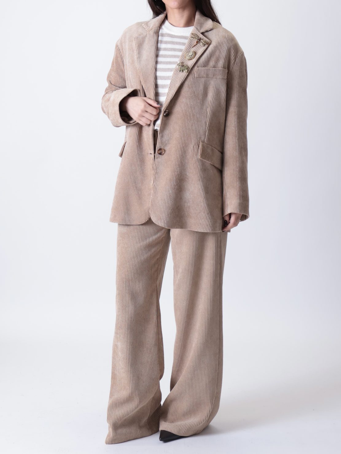 Giacca over velluto spille cammello