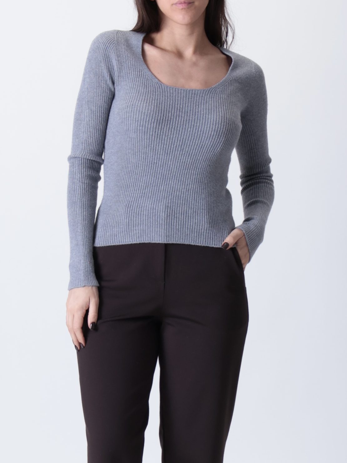 Maglia scollo madonna costine grigio