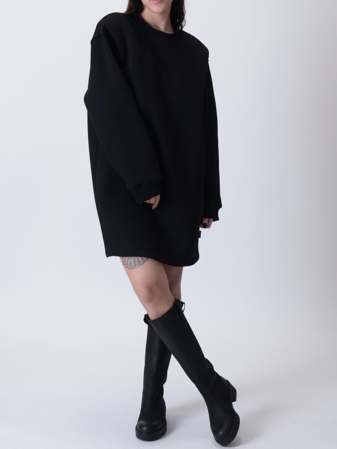 Abito felpa spalle imbottite nero