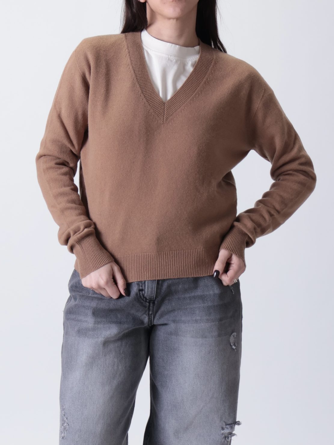 Maglione scollo V 100% lana cammello