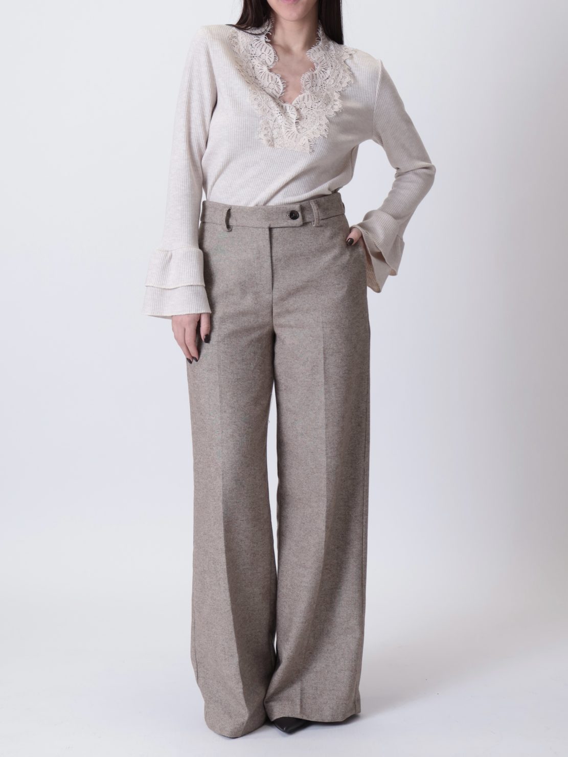 Maglia costine scollo V pizzo casha