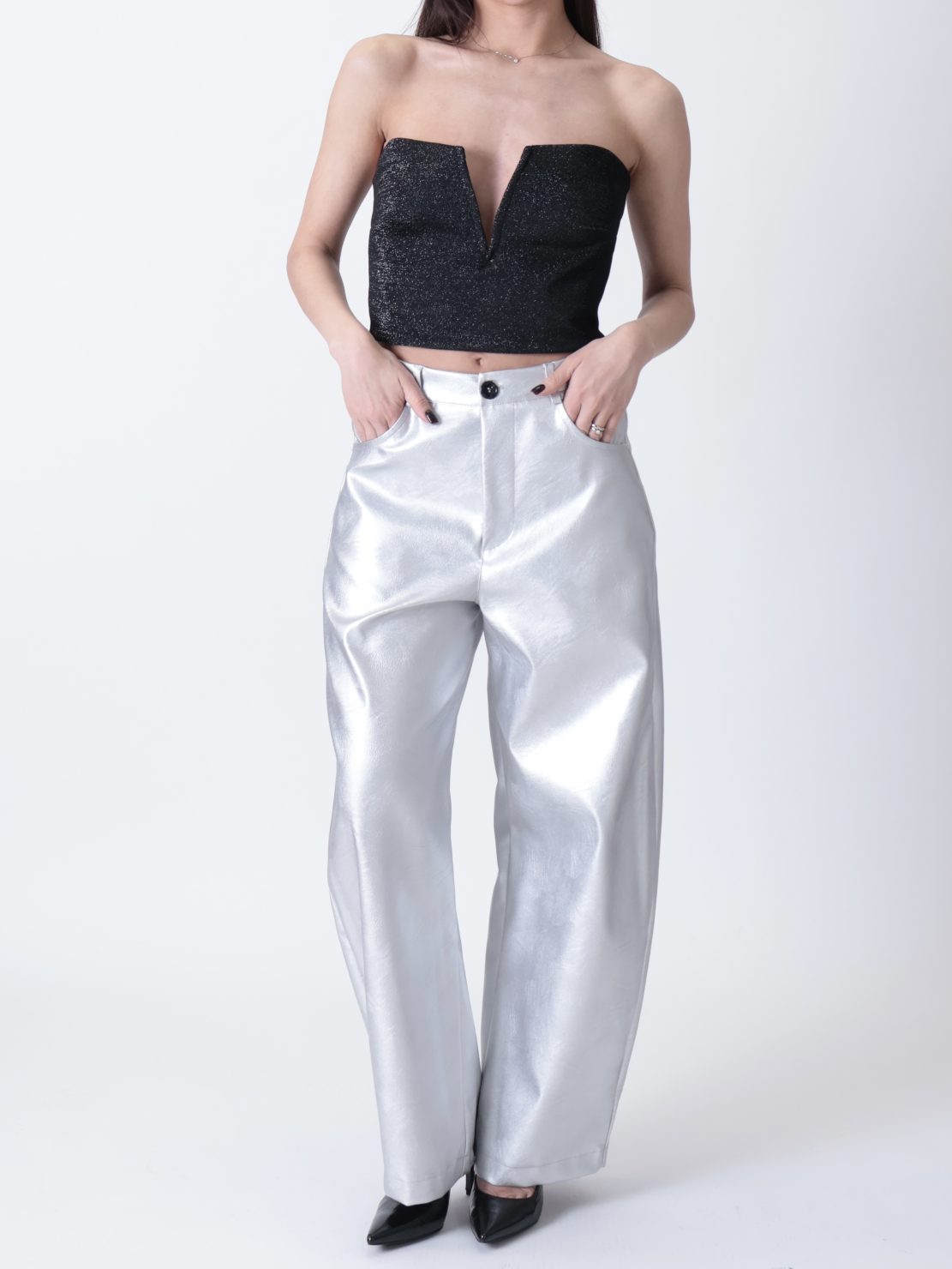 Top ferretto scollo V nero