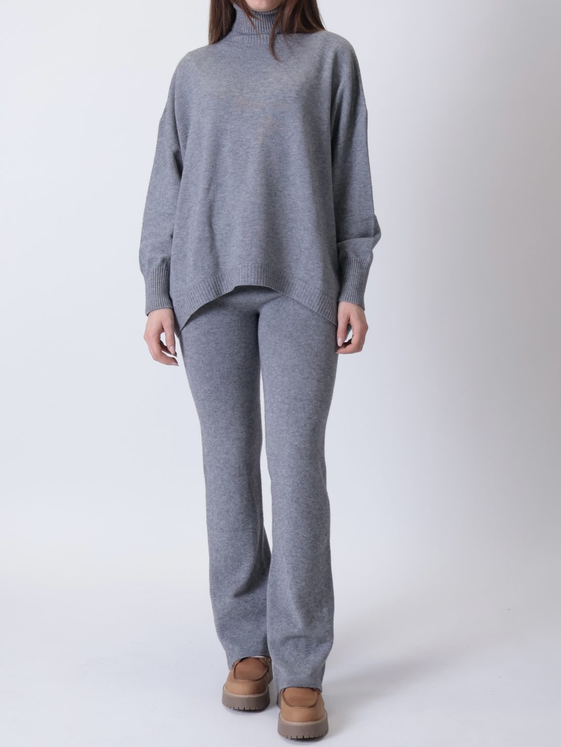 Completo lupetto + pantalone grigio