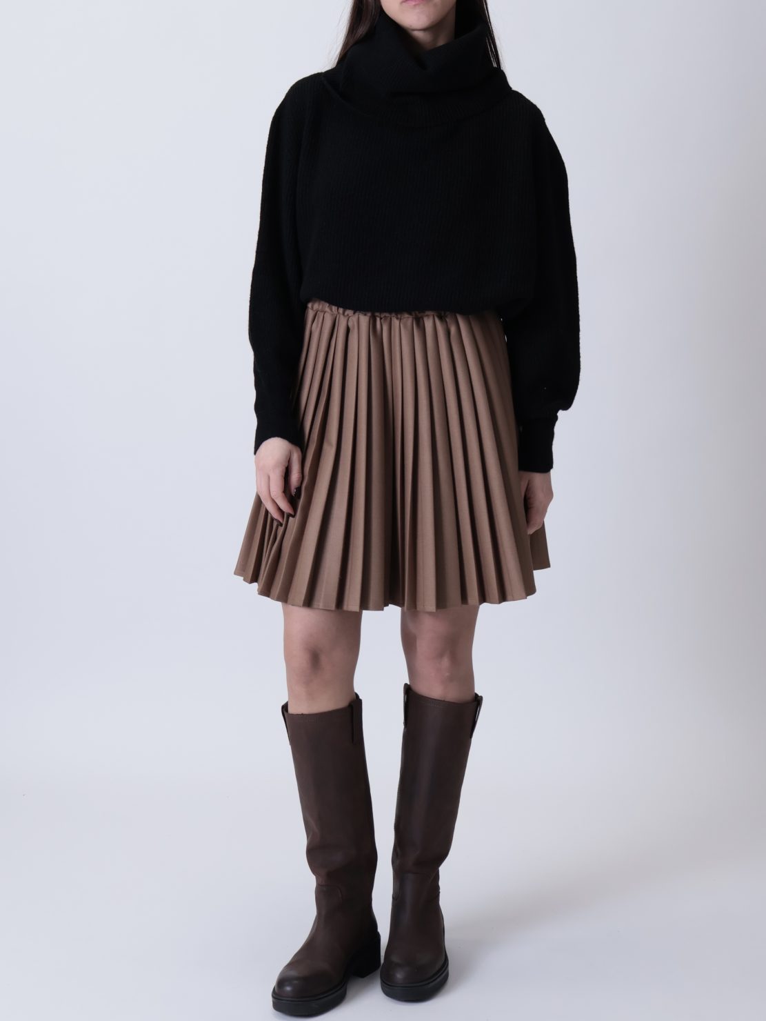 Gonna corta plissetata cammello