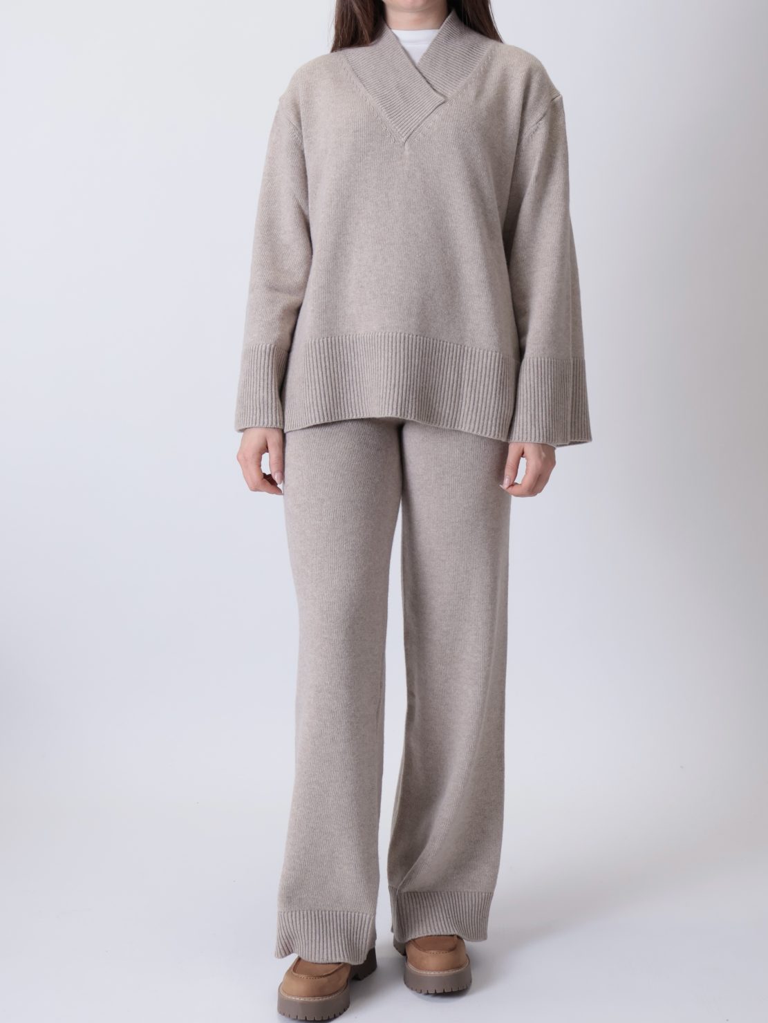 Maglione scollo V icon  beige