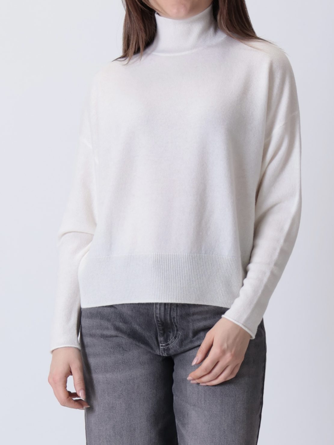 Maglione collo cratere spalla scesa panna