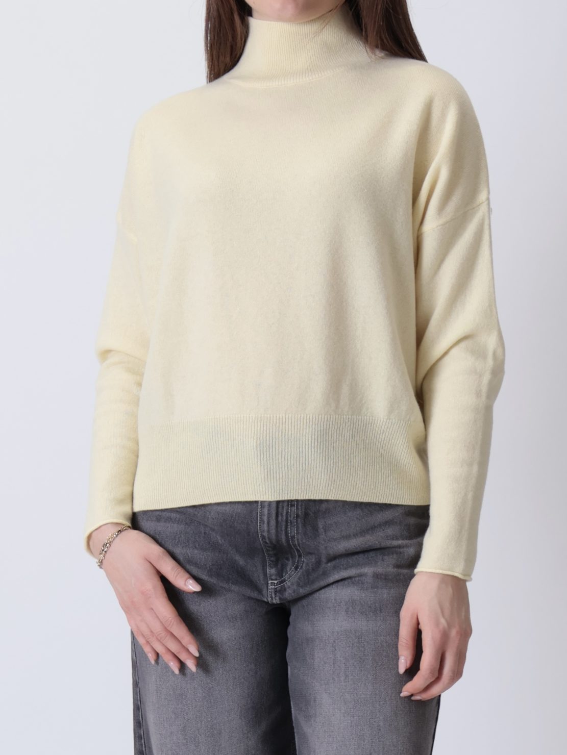 Maglione collo cratere spalla scesa giallo