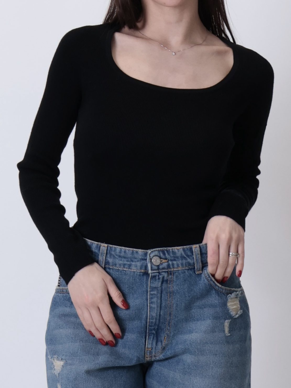 Maglia scollo madonna lana merino nera