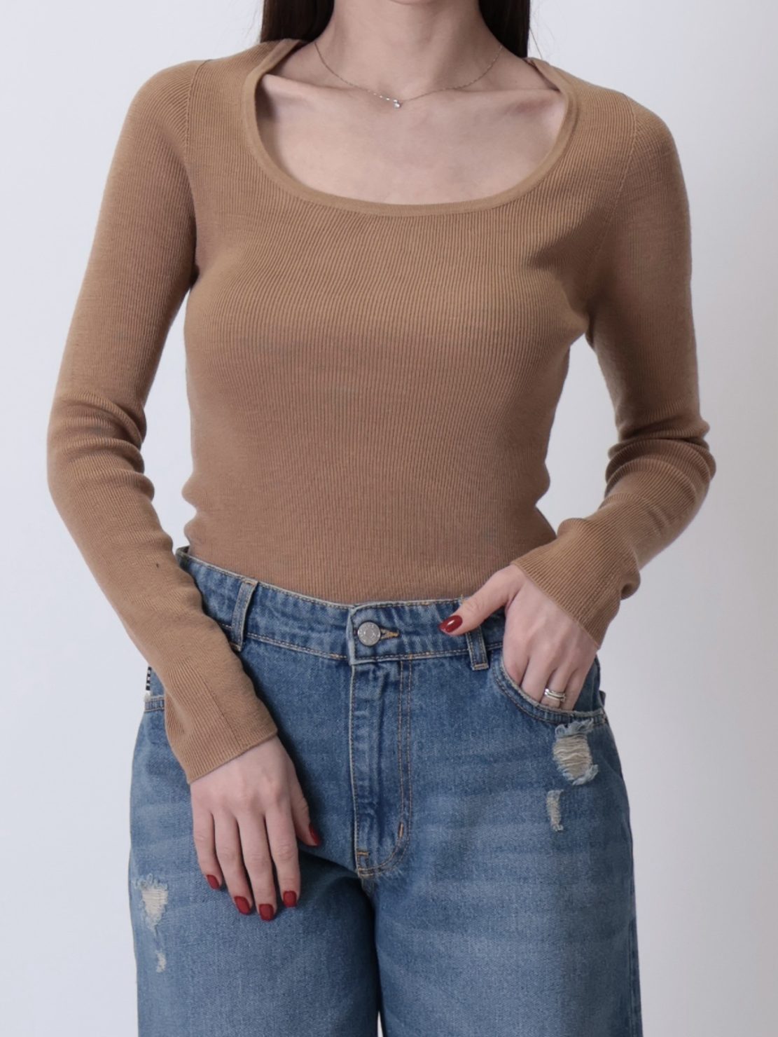 Maglia scollo madonna lana merino cammello