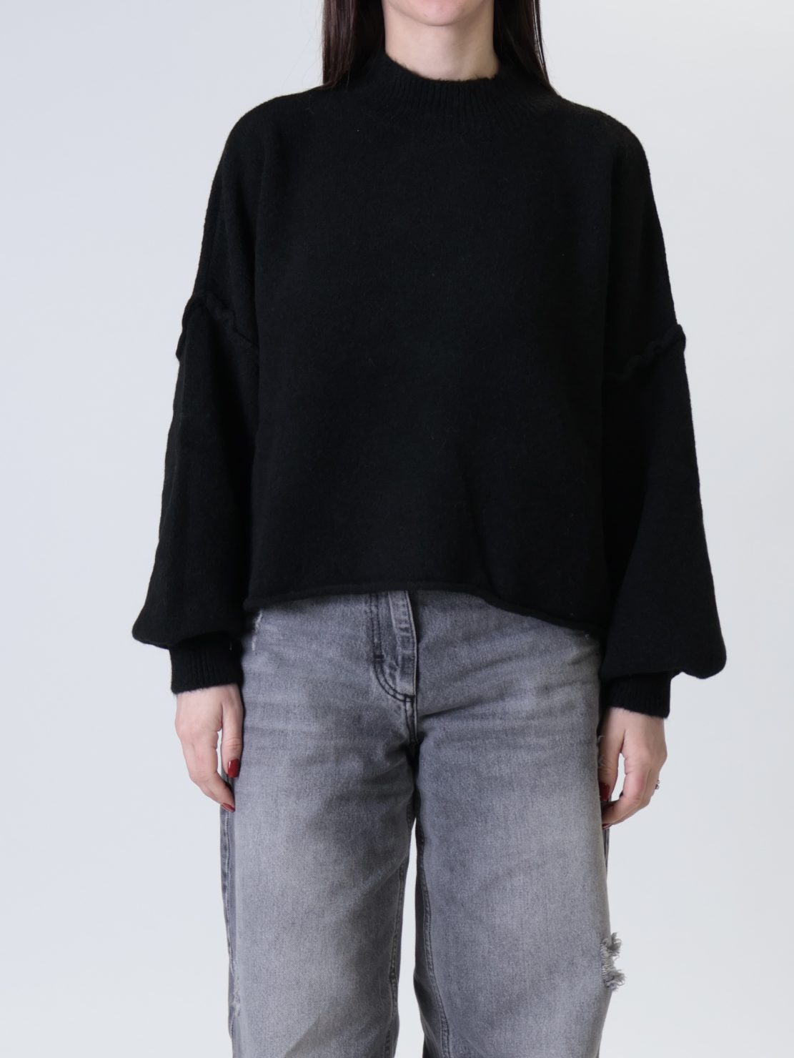 Maglione cuciture rilievo nero